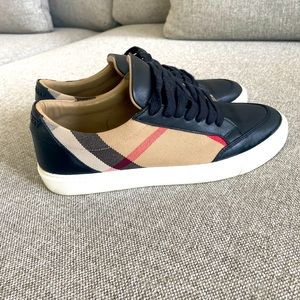 Beautiful leather Burberry sneakers!